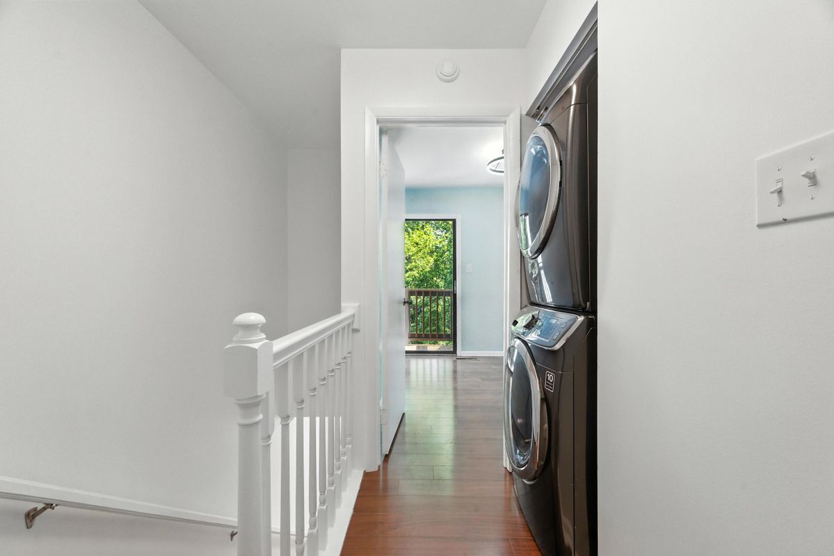 Building Photo - 233 Mill Point Dr