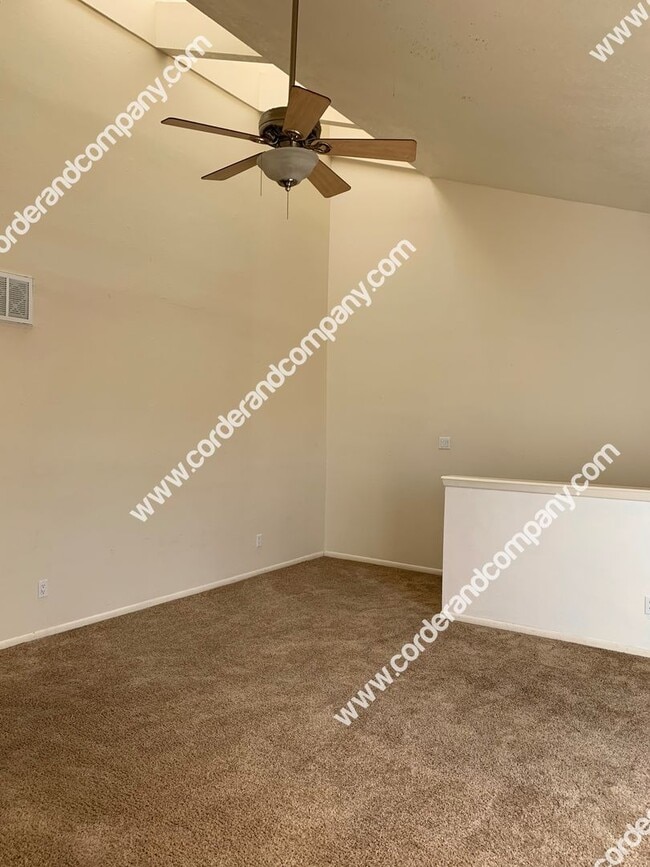 Building Photo - Beautiful Upstairs Condo, Spacious 2 Bedroom 1.5 Bathroom and 928 Sq Ft. In Nice Community, The P...