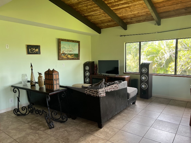 Building Photo - 15-2000-2000 19th Ave