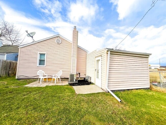 Building Photo - 21218 Clinton Twp