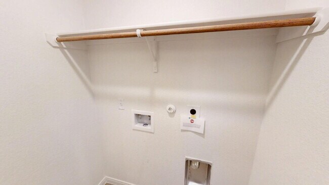 Building Photo - 907 Switchgrass Dr