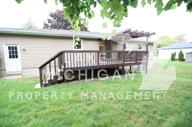 Building Photo - 14750 Parkwood Dr