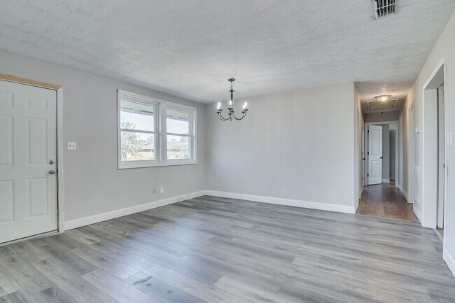 Building Photo - Charming 3-Bedroom, 2-Bath Home on a Corner Lot with Spacious Backyard