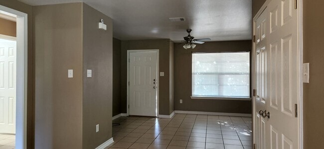 Building Photo - 2262 FM2864