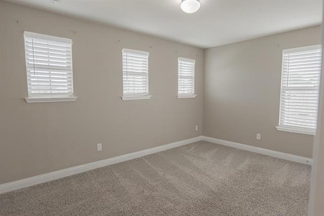 Building Photo - 410 Club House Dr