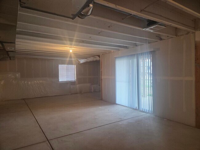 Building Photo - 612 87th Ave