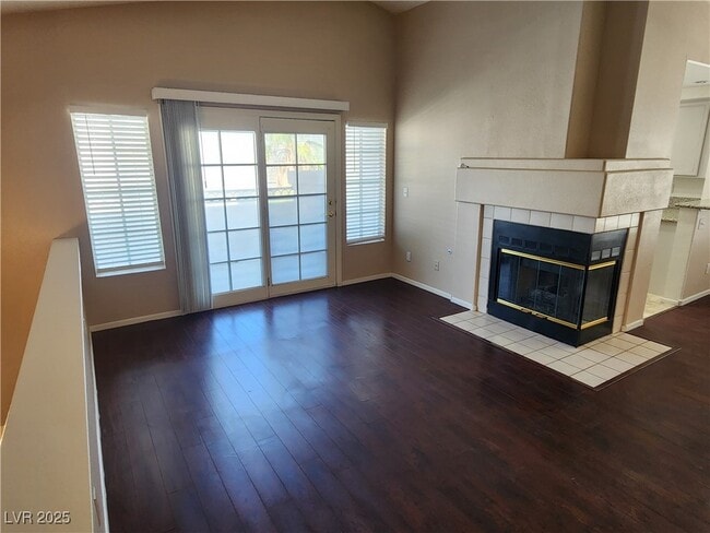 Building Photo - 5201 S Torrey Pines Dr
