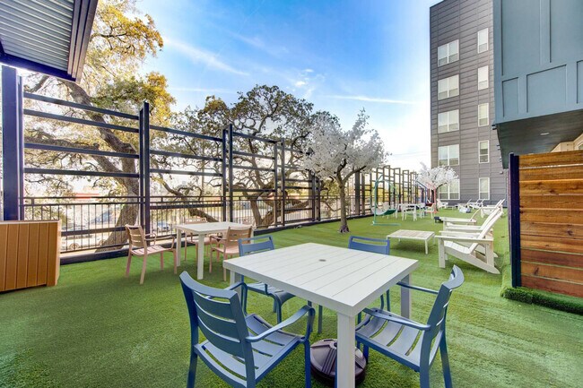 Building Photo - 1111 Shepherd Dr