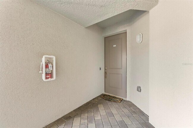 Building Photo - 12280 Wellen Golf St