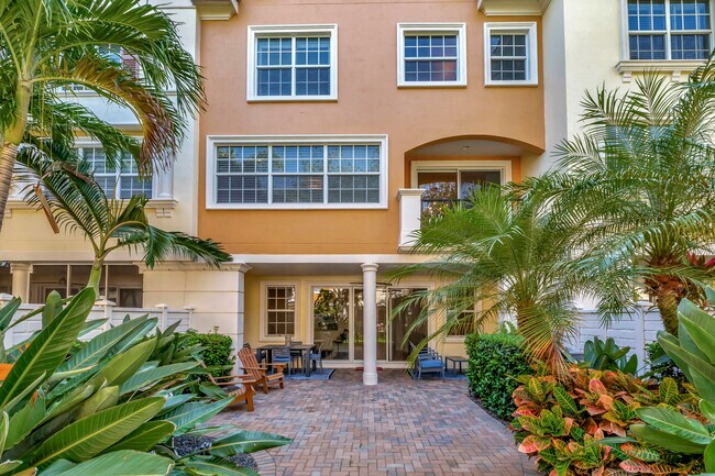 Building Photo - 5585 NE Trieste Way