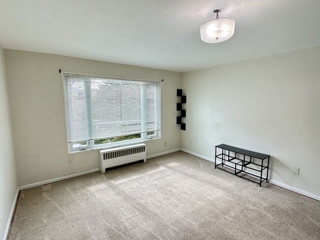 Building Photo - Beautiful 2 - bedroom condo in the award-winning Bethesda Parkside community!