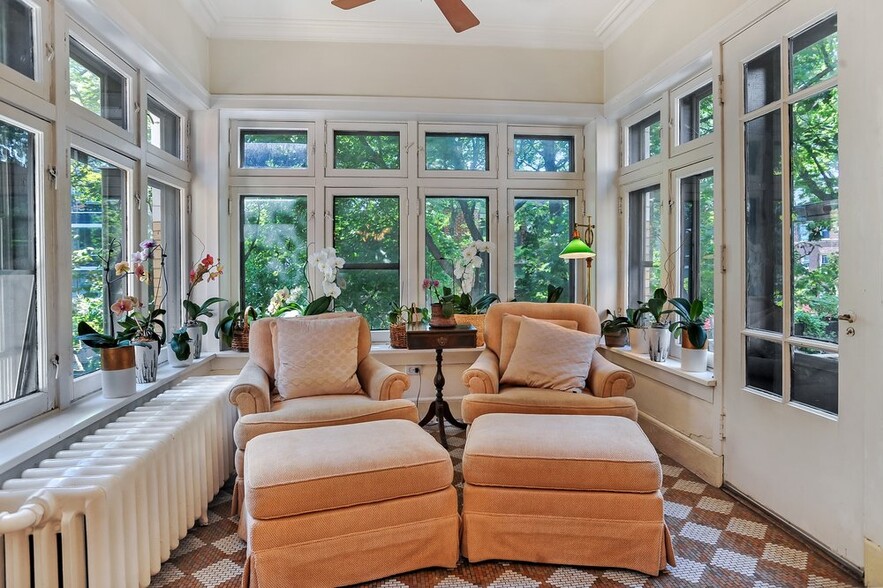 Front Sun Room - 2737 N Hampden Ct