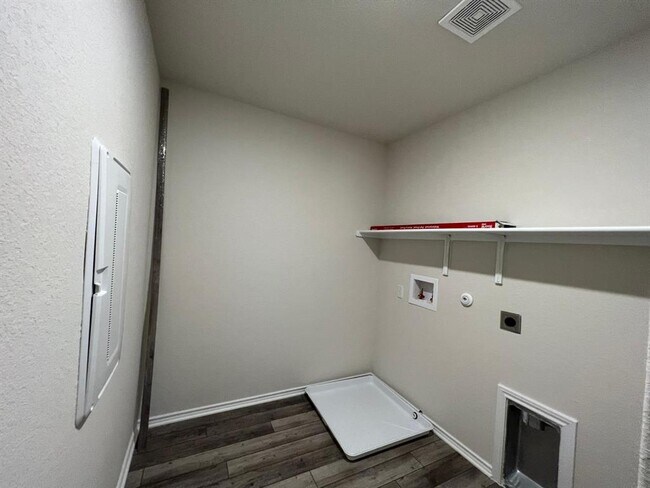 Building Photo - 40 Pacific Loon St