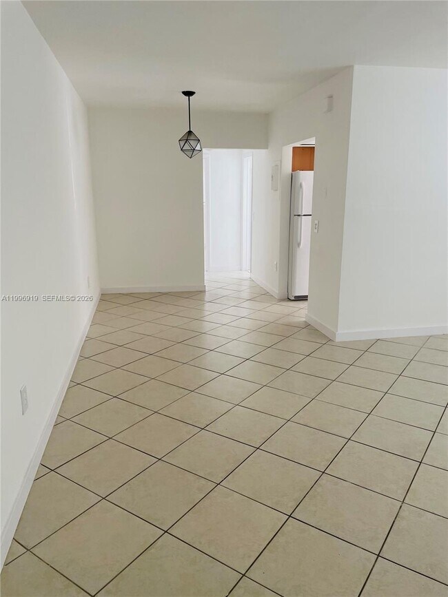 Building Photo - 11945 NE 19th Dr