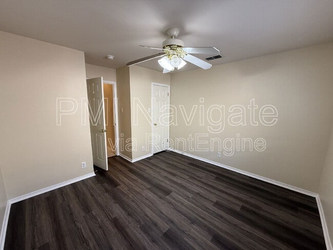 Building Photo - 827 Visor Dr