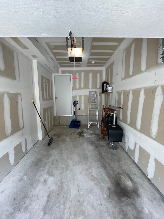 Building Photo - 406 Leverington Ave