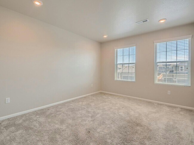Building Photo - 9405 Quintero St