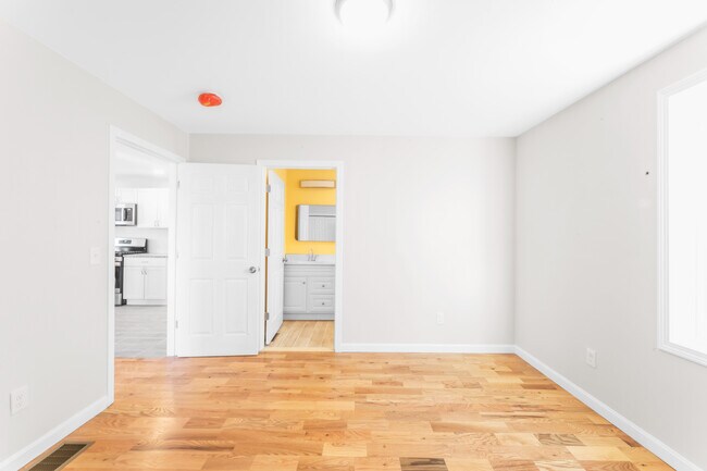 Building Photo - 12 Andy St