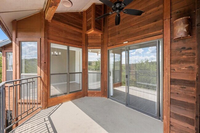 Building Photo - 4711 Spicewood Springs Rd