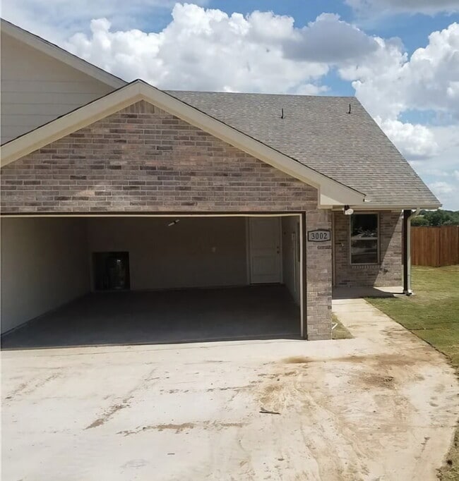 Building Photo - 3002 Weave Ct