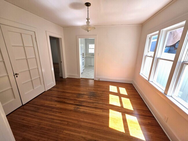 Building Photo - 126 Breeze Ave