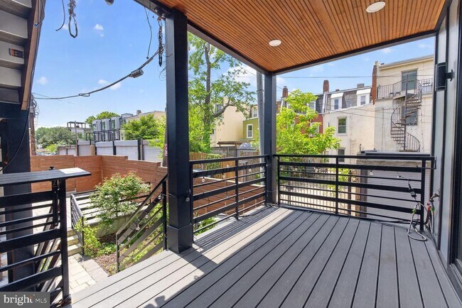 Building Photo - 724 Varnum St NW