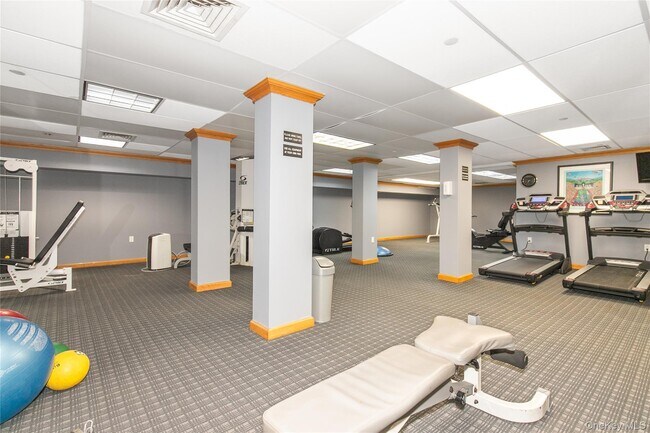 Building Photo - 12 Bond St