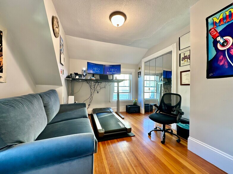 Building Photo - 11 Spring Park Ave