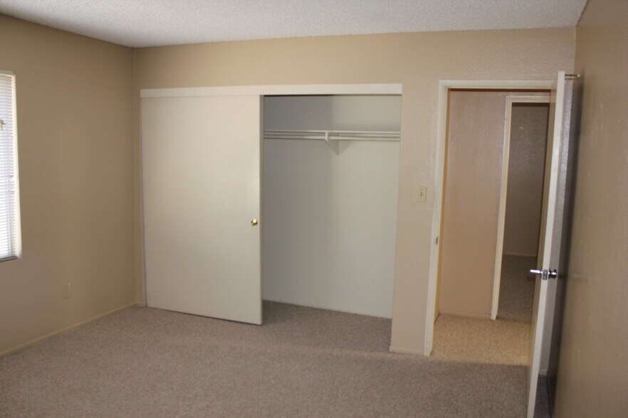 Building Photo - 3882 Radcliffe Ln