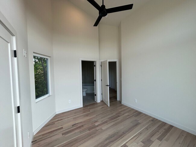 Building Photo - Amazing New Construction North Nashville!