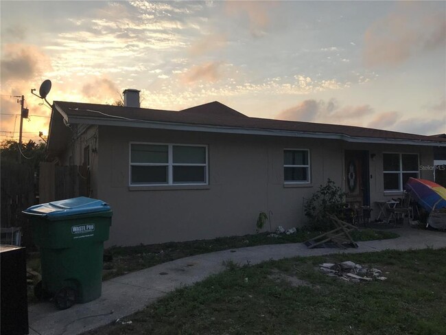 Building Photo - 1624 Coral Way