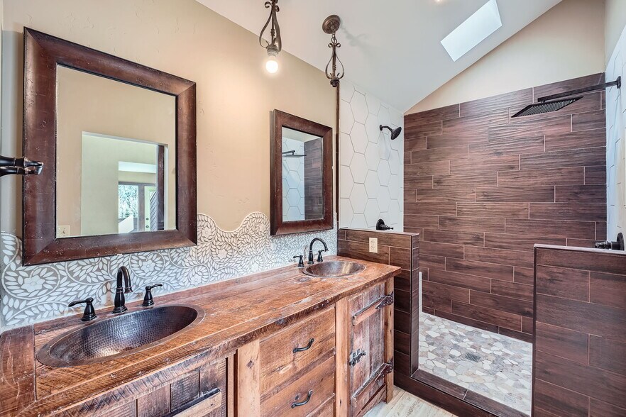 Building Photo - 4595 Bighorn Rd