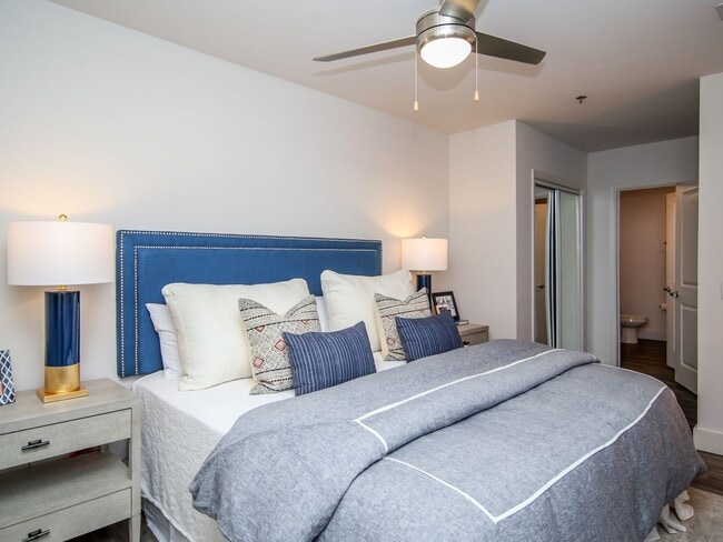 Building Photo - 3BD/3.5BA FOR RENT ON THE SQUARE