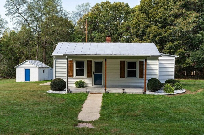 Building Photo - 826 Horsehead Rd