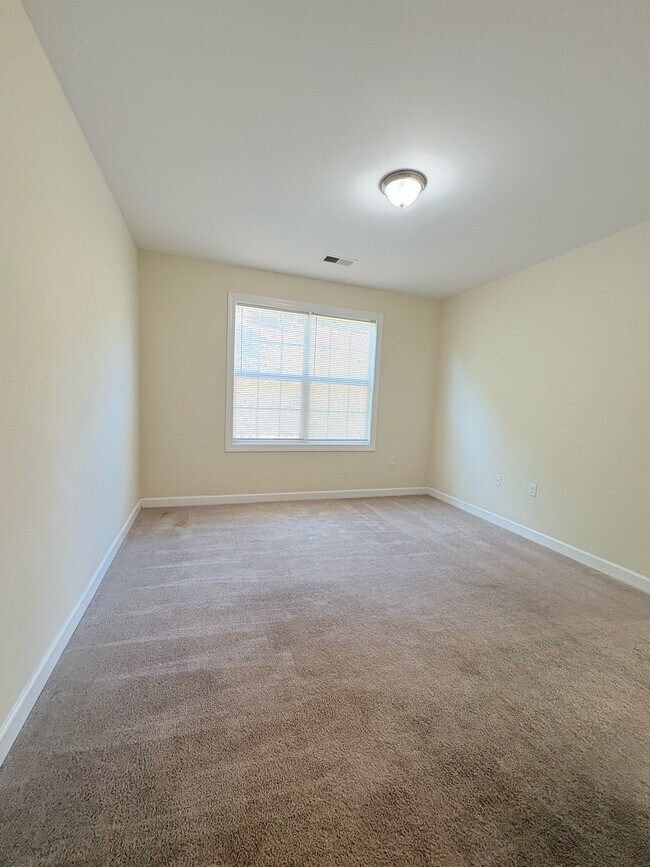 Building Photo - 62 Windgate Cir