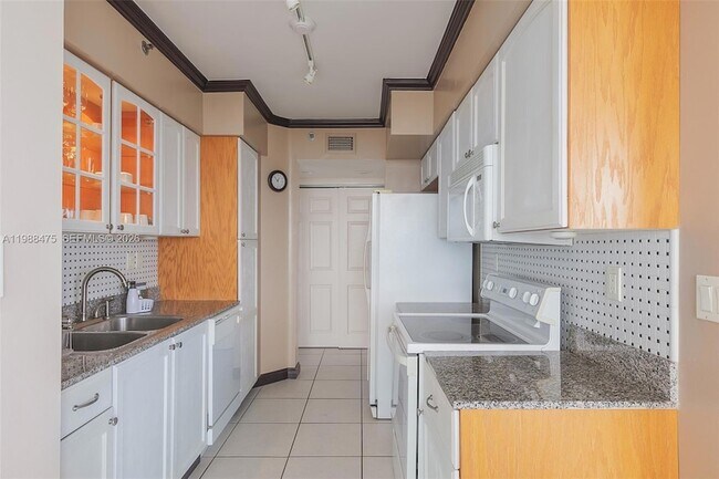 Building Photo - 7330 Ocean Terrace