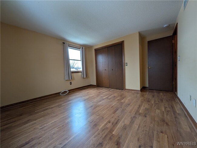 Building Photo - 270 Selkirk Dr