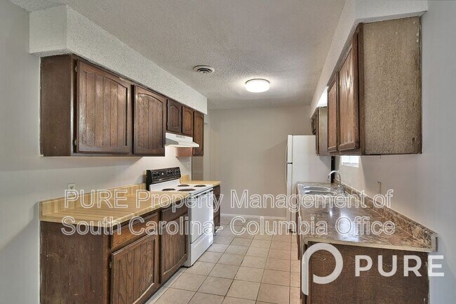 Building Photo - 2915 Chatsworth Rd