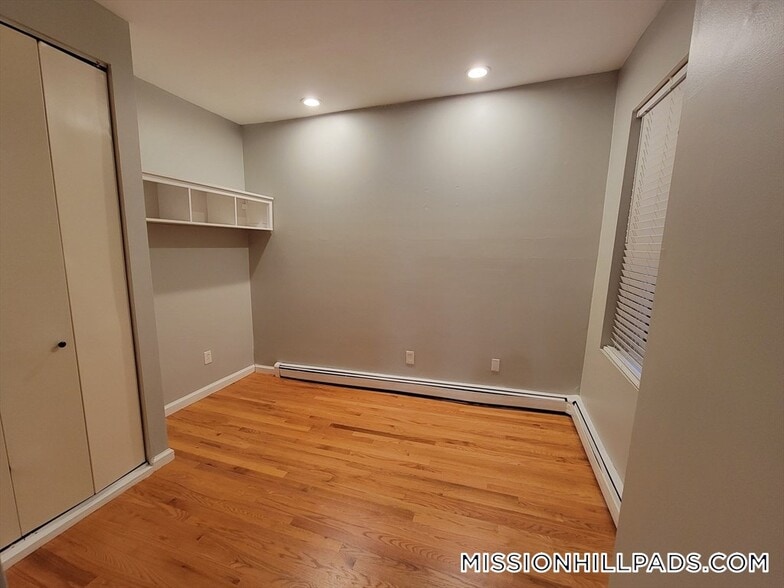 Building Photo - 390 Riverway