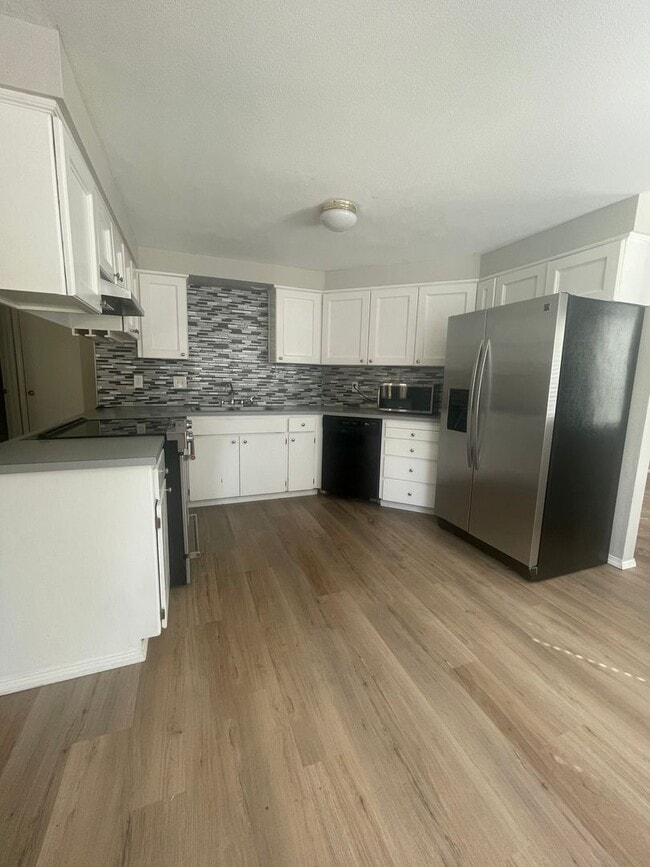Building Photo - Great Bethany location 3 bedroom 2 bath