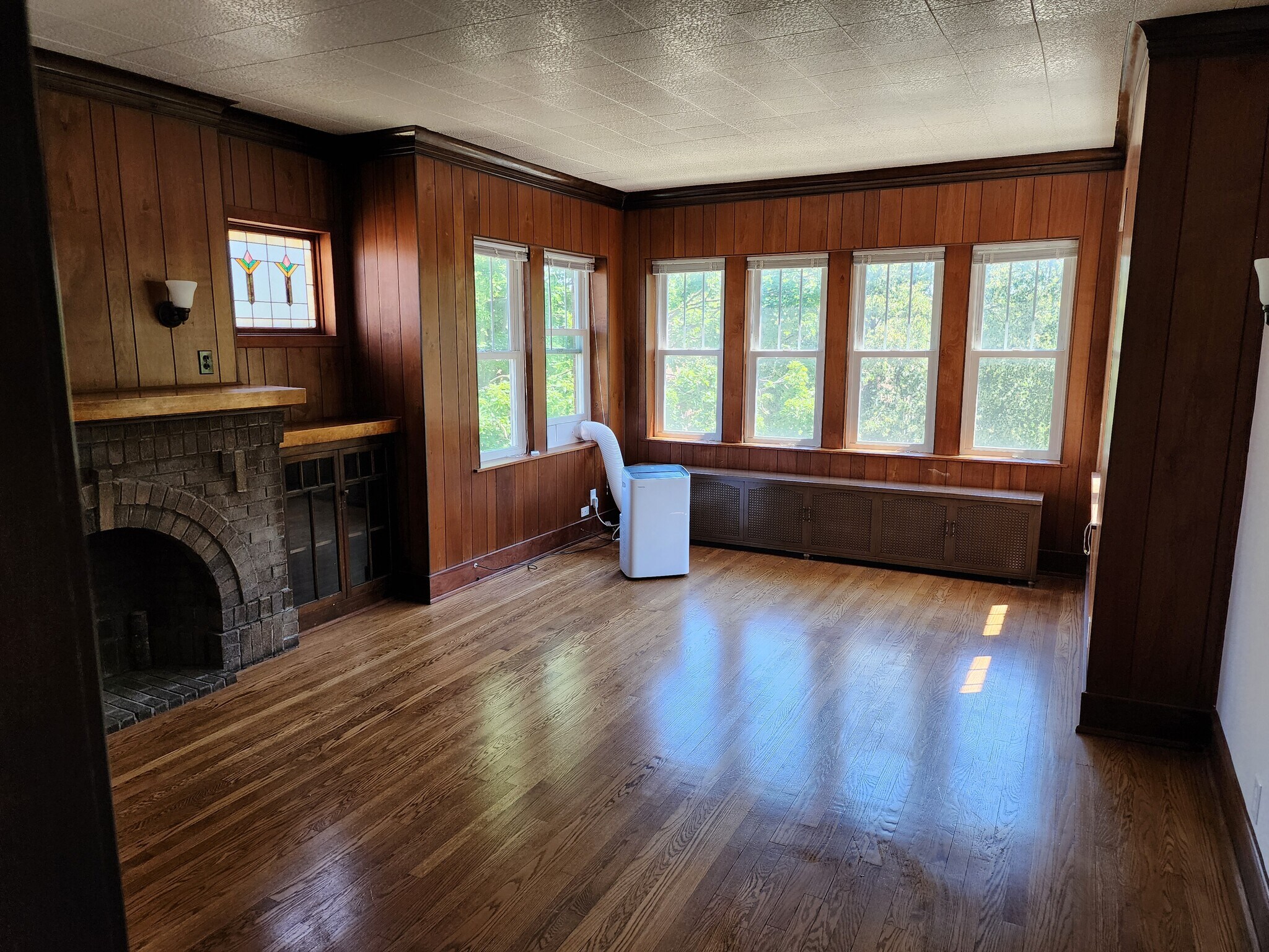 Livingroom - 5920 N Virginia Ave