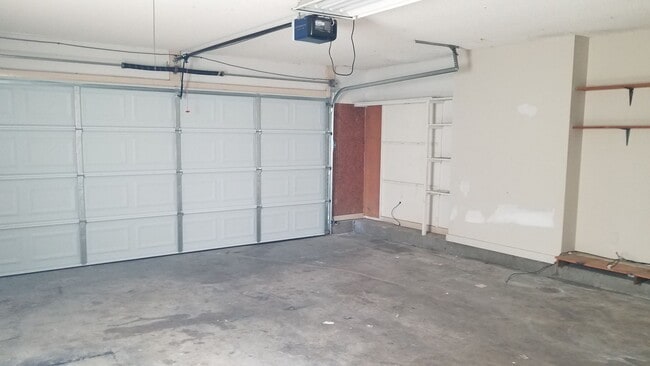 Building Photo - 3 Bedroom/2 Bath Home in North Lowndes