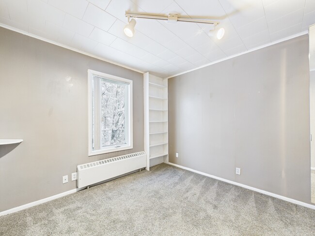 Building Photo - 820 Smythe St