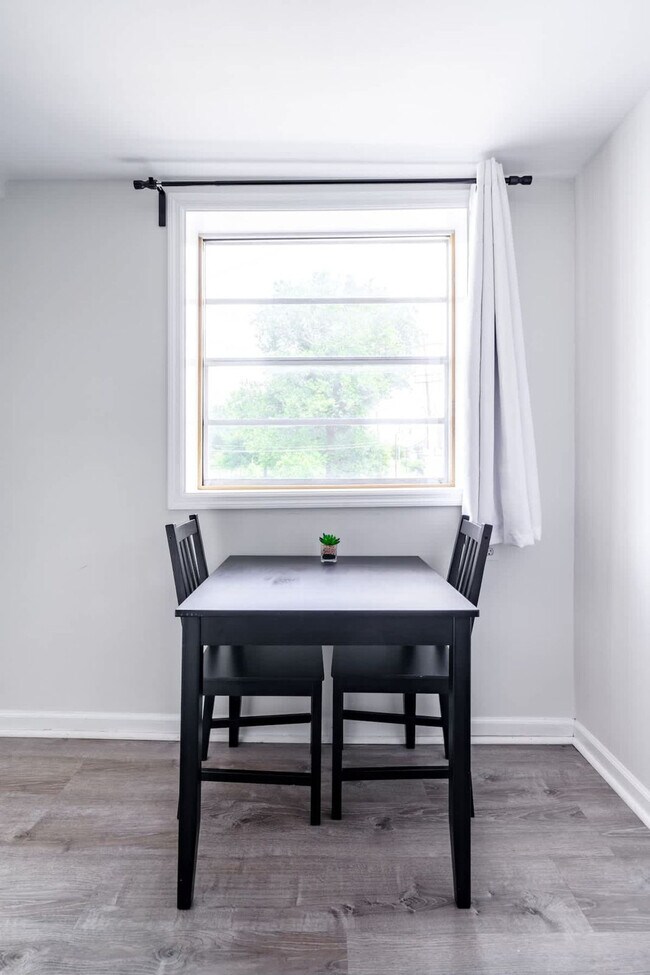 Building Photo - 605 Dennison Ave