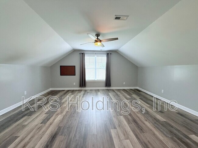 Building Photo - 5810 Spring Glen Lane
