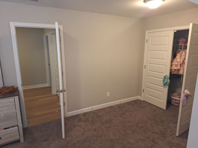 Building Photo - Beautiful Five Bedroom Home Located in Northeast Columbia!