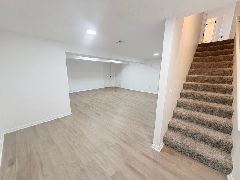 Building Photo - 9802 E Boston Cir