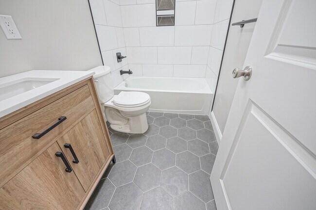 Building Photo - 1335 S Stanley St