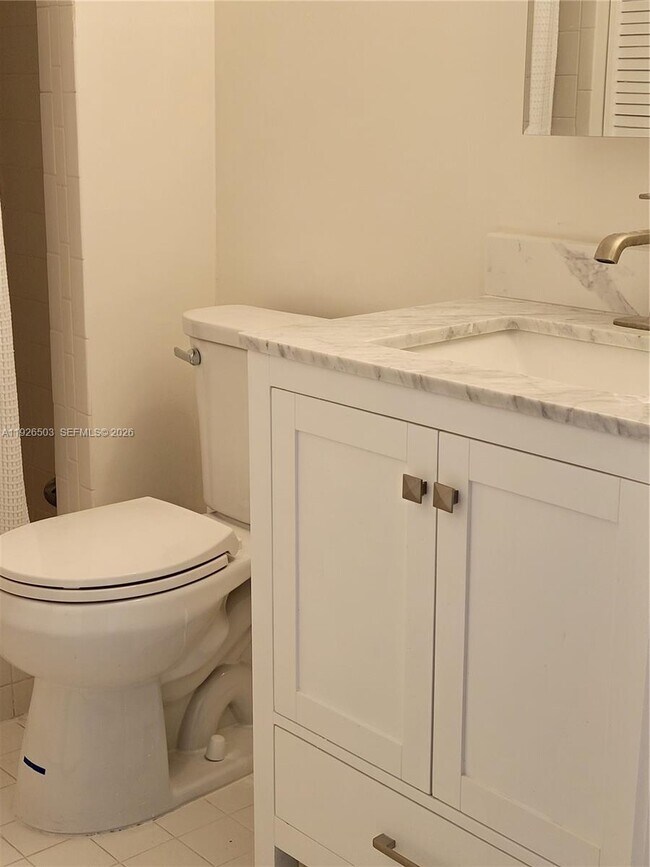 Building Photo - 6422 Collins Ave