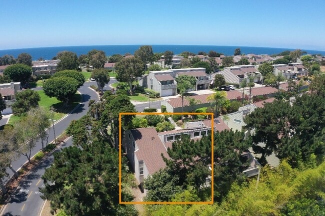 Building Photo - 3B/2BA Home in Encinitas Now Available for...